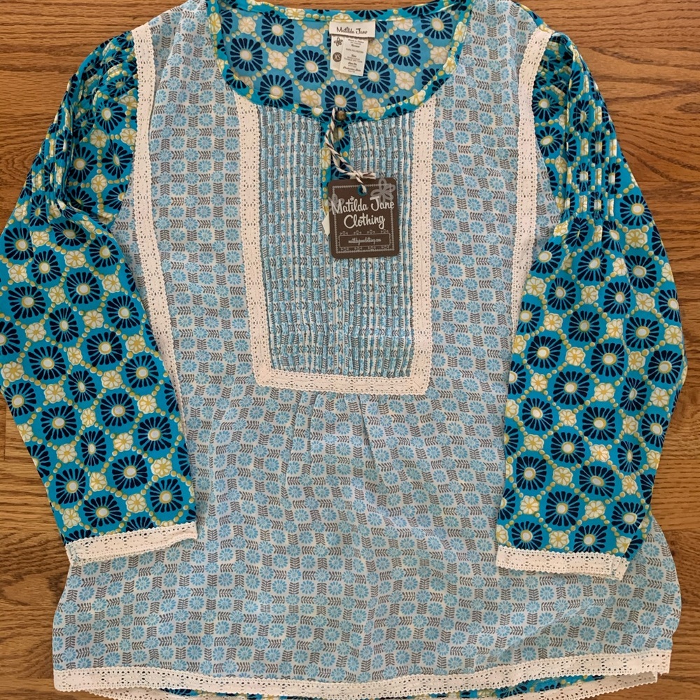 NWT XS Lightweight Shirt